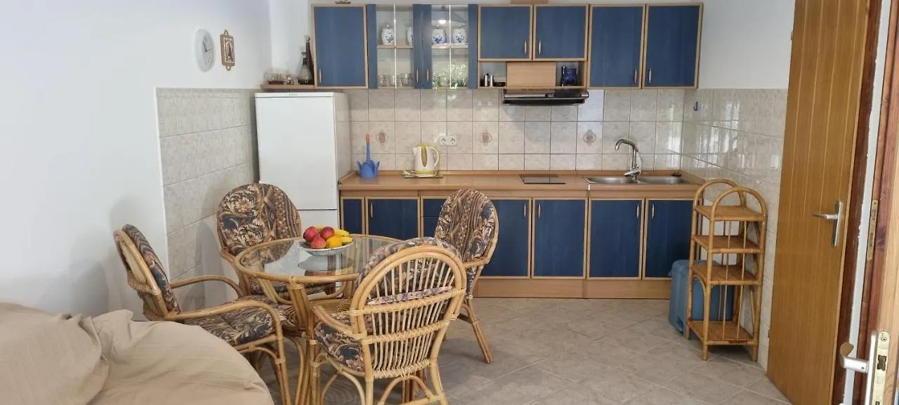 Apartmani Karla Baska  Croatia