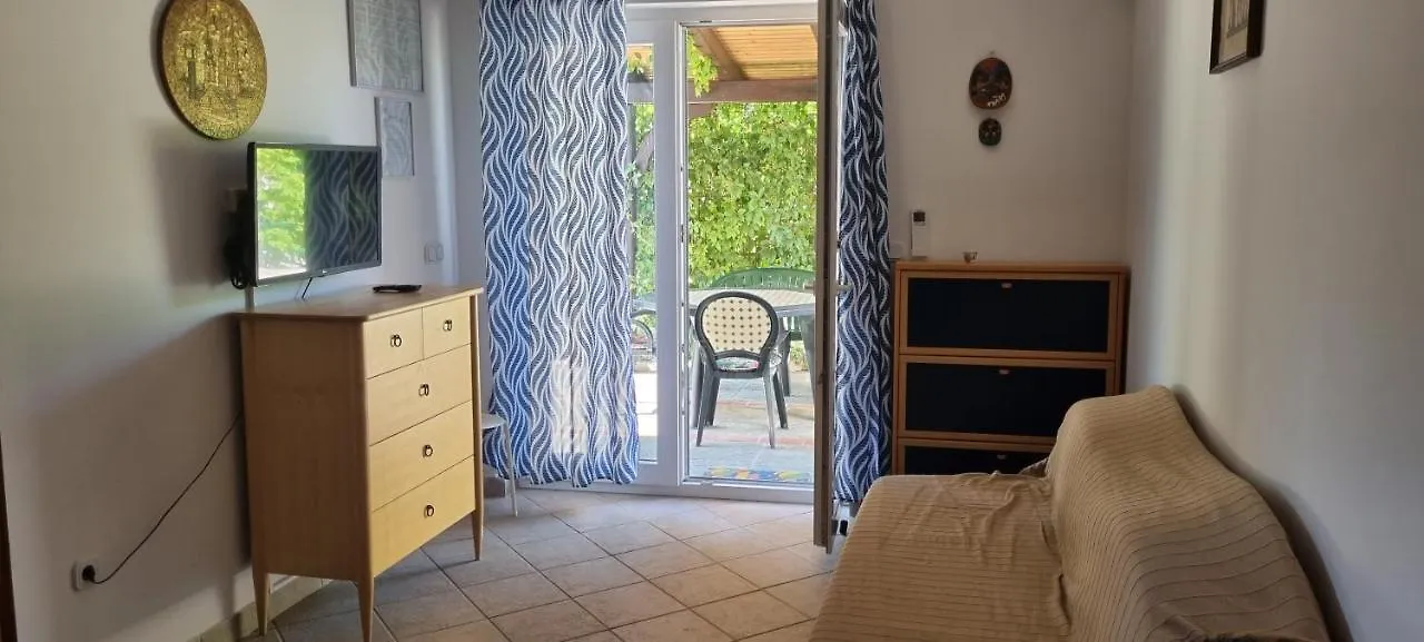 Apartmani Karla Baska  0*, Baska (Krk)